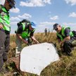 Malezyjscy i holenderscy śledczy na miejscu zestrzelenia samolotu