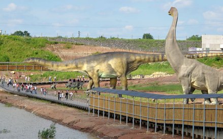 Na 40-hektarowy Park Nauki i Rozrywki Krasiejów (20 km na wschód od Opola) składają się JuraPark, Pa