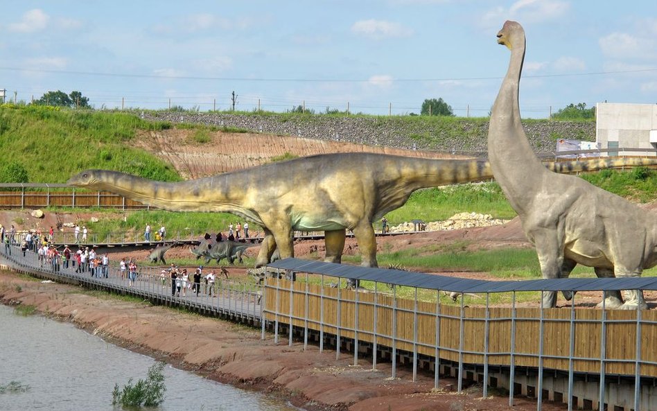 Na 40-hektarowy Park Nauki i Rozrywki Krasiejów (20 km na wschód od Opola) składają się JuraPark, Pa