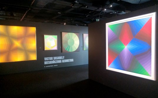 Na wystawie Victora Vasarely'ego w Desa Unicu