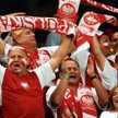 Flagi i godło narodowe wyróżniają dziś polskich kibiców