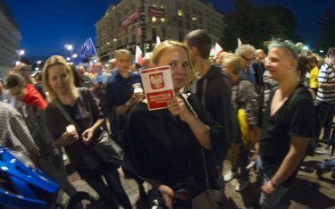 Rząd walczy z protestami już od dwóch lat - pisze BBC. Na zdjęciu protest na Krakowskim Przedmieściu