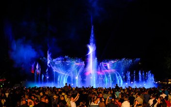 Multimedialny Park Fontann w Warszawie to atrakcja, która przyciąga prawdziwe tłumy