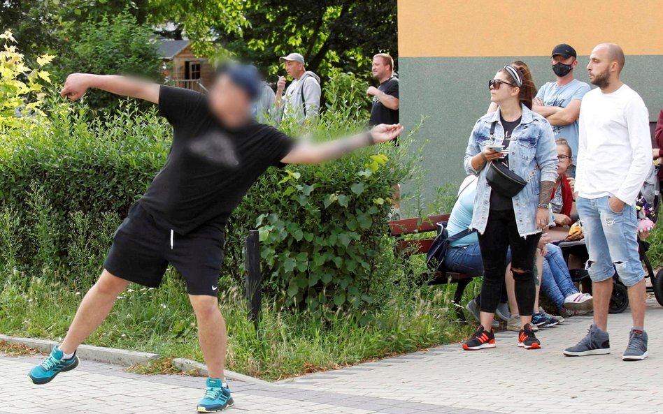 Protest przed Komendą Powiatową Policji w Lubinie