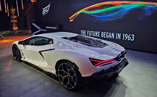 Lamborghini Revuelto