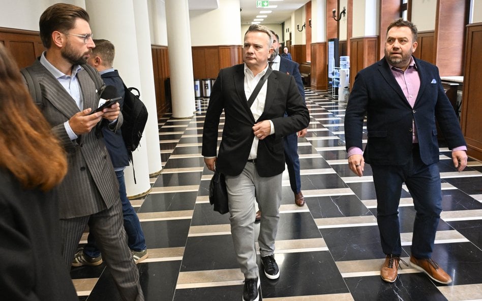 Dziennikarz, dyrektor programowy i redaktor naczelny portalu Onet.pl Bartosz Węglarczyk (P) oraz dzi