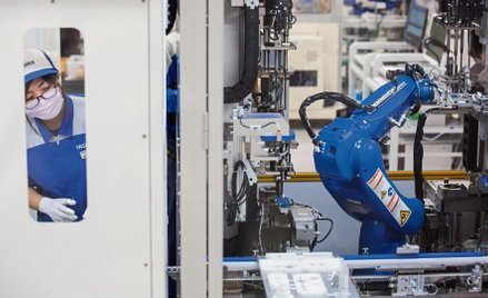 Robot dyskretnie nadzorowany przez człowieka, czyli przyszłość przemysłu? Na zdjęciu otwarta w 2018 
