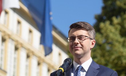 Rząd rozważa przywrócenie kwarantanny dla turystów