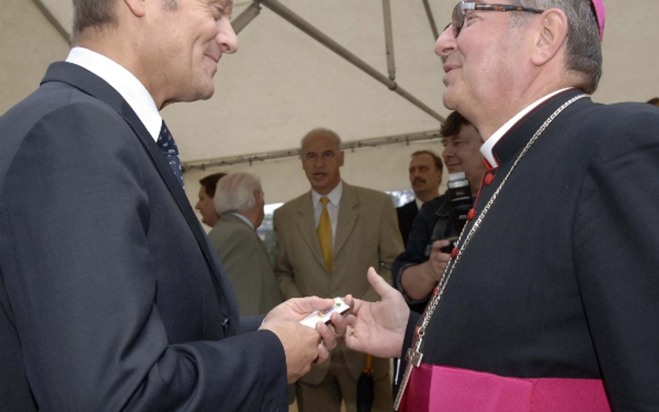 Abp. Sławoj Leszek Głódź: Przed duchownymi nikt nie musi klękać
