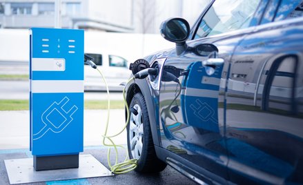 Rośnie napływ inwestycji w elektromobilność