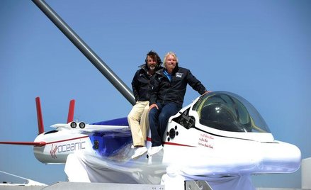 Sir Richard Branson i badacz Chris Welsh na łodzi podwodnej