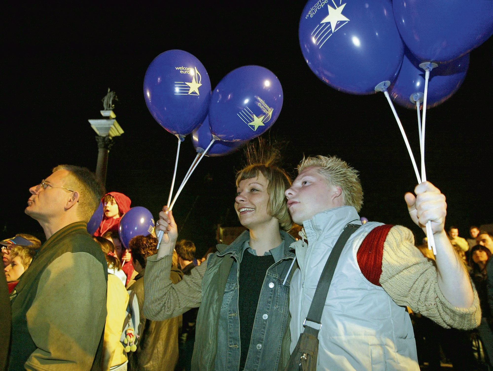 Tomasz Grzegorz Grosse: Szklany klosz roztoczony przez UE i NATO usypia naszą czujność