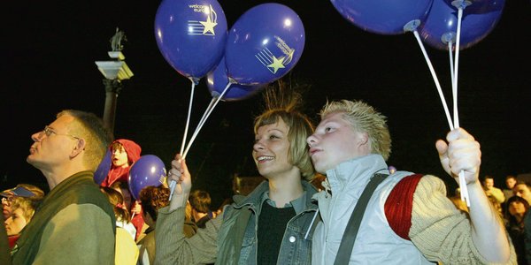 Tomasz Grzegorz Grosse: Szklany klosz roztoczony przez UE i NATO usypia naszą czujność