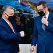 Premierzy Mateusz Morawiecki i Viktor Orbán (z lewej) zagrali ostro, strasząc zawetowaniem unijnego 