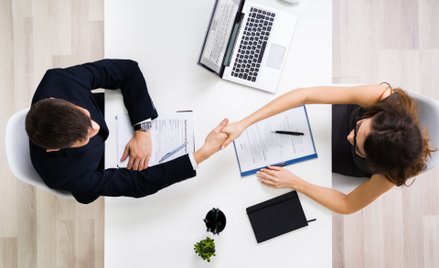 Oszczędności w HR przy wzroście wydatków na płace i AI