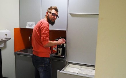 Można też było poznać życie Nackermanna od kuchni, a właścicwie od kącika kawowego