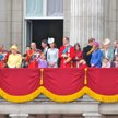 Rodzina królewska na balkonie Pałacu Buckingham podczas uroczystości Trooping the Colour, tradycyjny