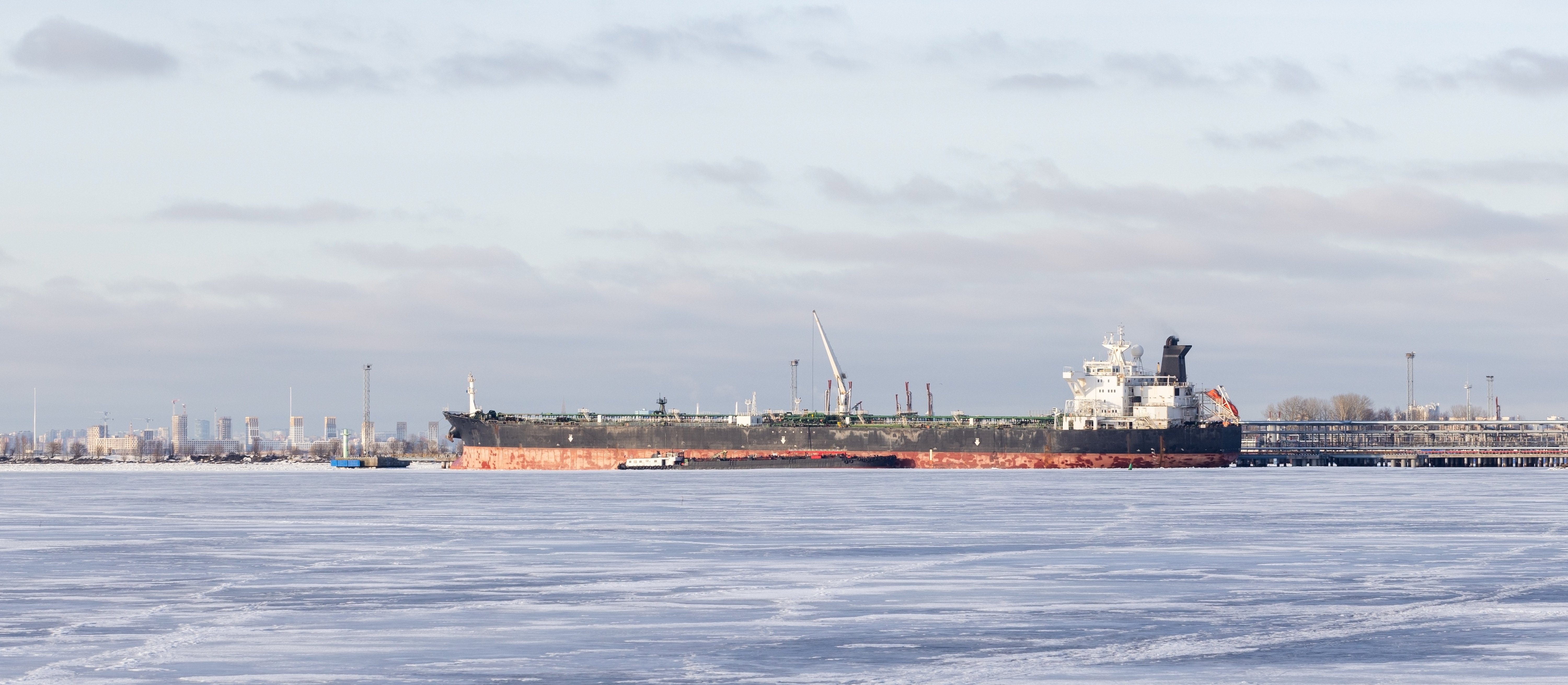 Trump znów zmienił zdanie. Rosyjska ropa dalej płynie w świat