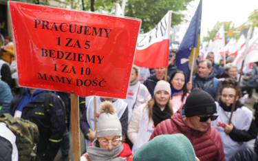 Kwietniowy protest pracowników Poczty Polskiej przed siedzibą Ministerstwa Aktywów Państwowych w War