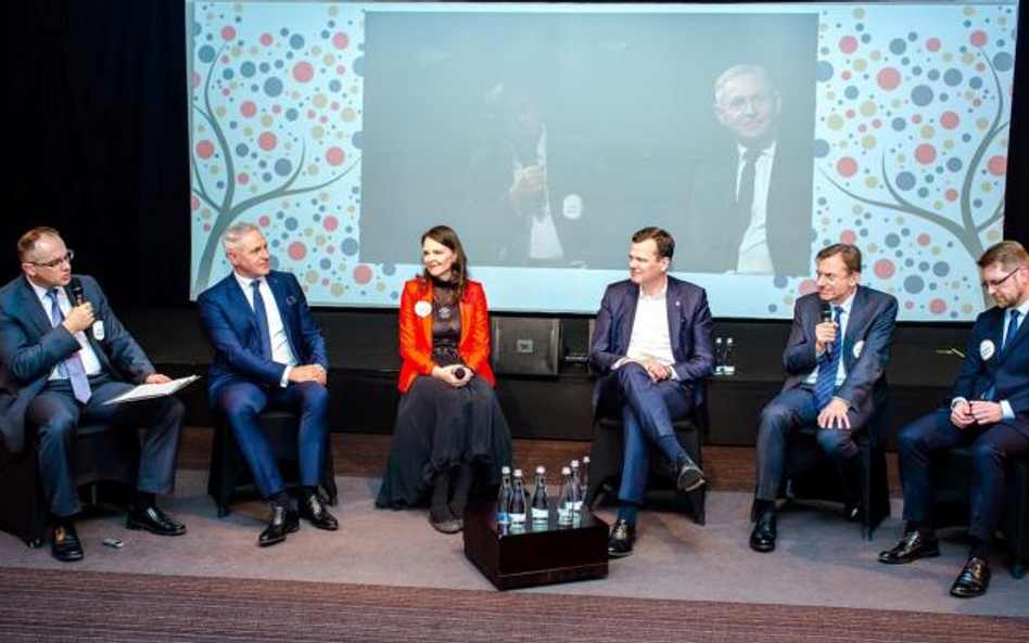 Uczestnicy debaty zgodnie uznali, że o działalności i sukcesach firm rodzinnych najpierw trzeba zacz
