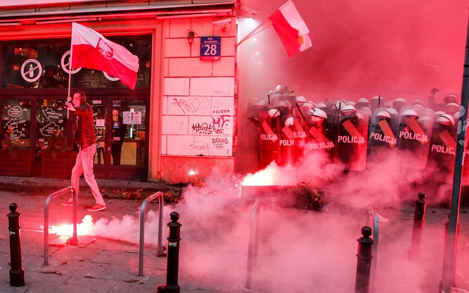 Podczas Marszu Niepodległości doszło do ponad 300 zatrzymań, wystawiono ponad 260 mandatów