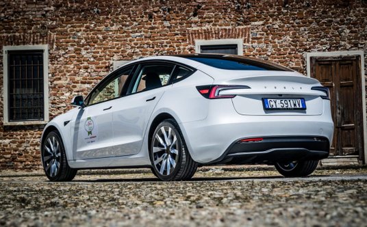 Tesla Model 3 Long Range