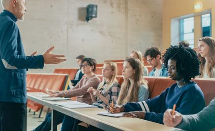 Sondaż: Studenci filozofii wybierają socjalizm