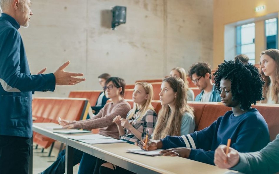 Sondaż: Studenci filozofii wybierają socjalizm