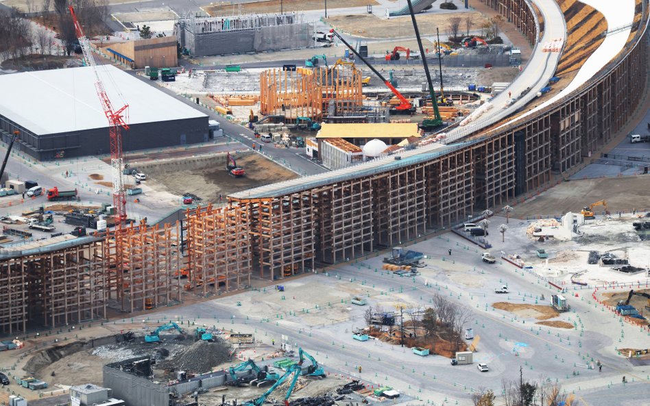 Obiekt powstały na sztucznej wyspie pod Osaką, według projektu japońskiej pracowni Sou Fujimoto Arch