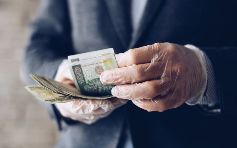 Administracyjnymi karami pieniężnymi w COVID-19 – analiza krytyczna