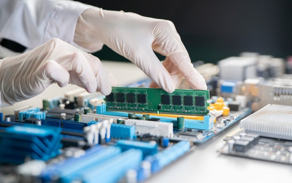 Analitycy szacują, że koszt produkcji typowego laptopa z 16 GB pamięci RAM może wzrosnąć o 40–50 dol