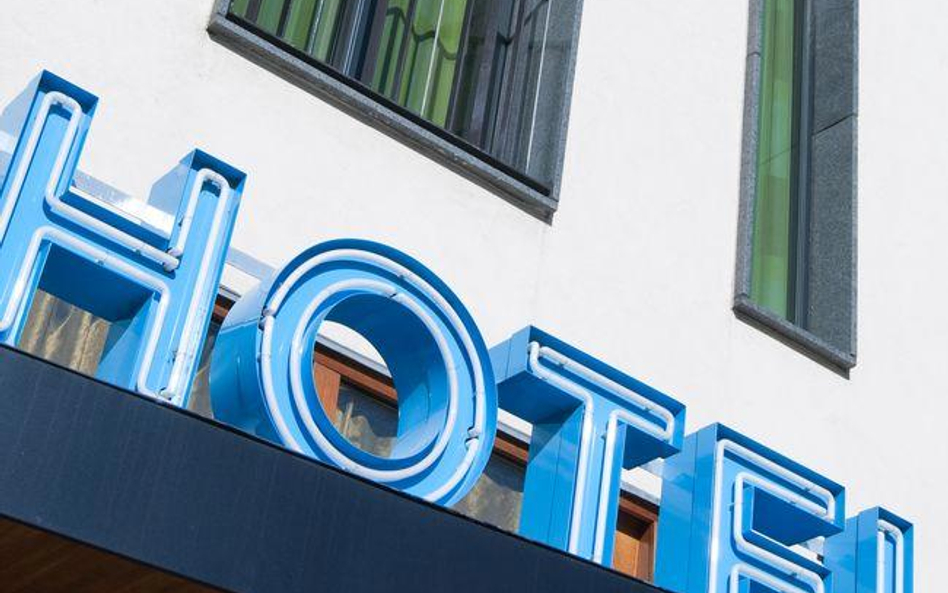 Zgodnie z podstawową zasadą przedsiębiorca utrzymujący zarobkowo hotel odpowiada za utratę lub uszko