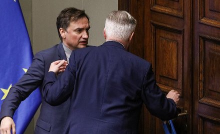 Liderzy Solidarnej Polski i Porozumienia - Zbigniew Ziobro i Jarosław Gowin - mają odmienne zdanie c