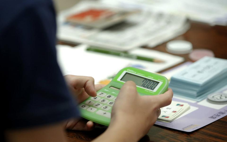 Z roku na rok zwiększa się odsetek Polaków korzystających z produktów finansowych.