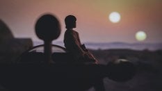 Fikcyjna planeta Tatooine z „Gwiezdnych wojen” również krążyła wokół dwóch gwiazd