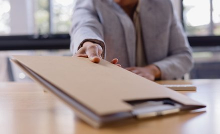 Które okresy wliczą się do stażu pracy i jak je udowodnić