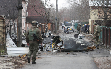 Szczątki rosyjskiego myśliwca zestrzelonego nad Kijowem