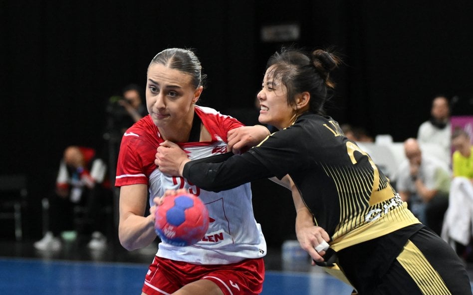Polka Katarzyna Cygan (L) i Yuanmeng Li (P) z Chin podczas meczu rundy wstępnej mistrzostw świata pi