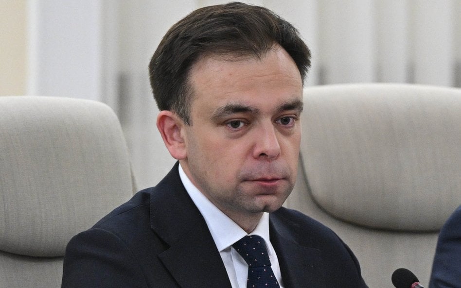 Minister finansów i gospodarki Andrzej Domański podczas specjalnego posiedzenia rządu w KPRM w Warsz