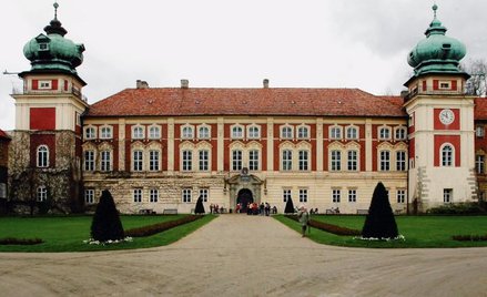 Zamek – Muzeum w Łańcucie słynie ze znakomitych wnętrz, niezwykłej kolekcji powozów oraz wspaniałego
