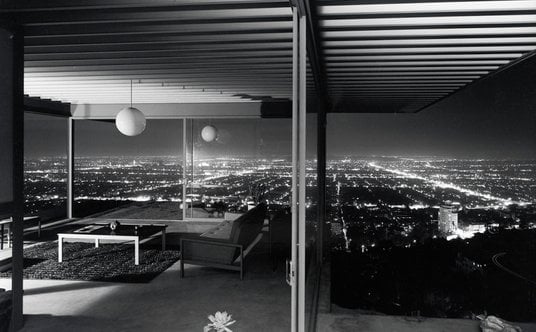 Stahl House w 1960 roku. Zdjęcie Juliusa Shulmana z magazynu „Arts & Architecture”.