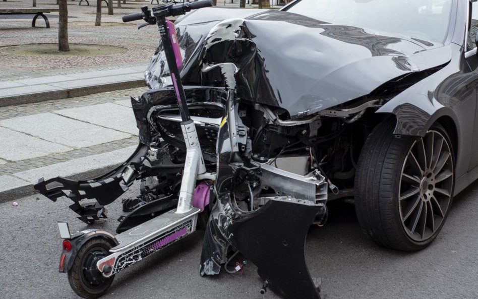 Wypadków z udziałem hulajnóg czy rowerów elektrycznych jest coraz więcej. Są jednak polisy, które za