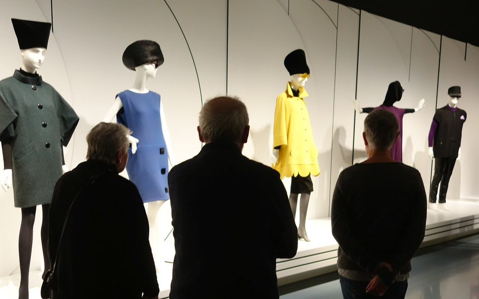 Wystawa kreacji Pierre'a Cardina w 2019 roku w Museum Kunstpalast w Düsseldorfie.