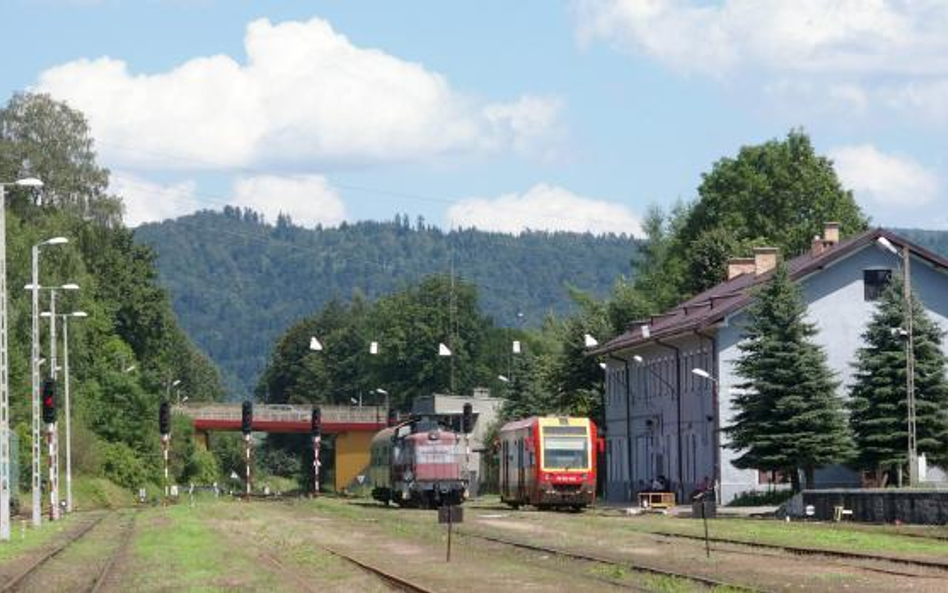 W ostatnich latach przekazano podkarpackim samorządom 16 dworców kolejowych