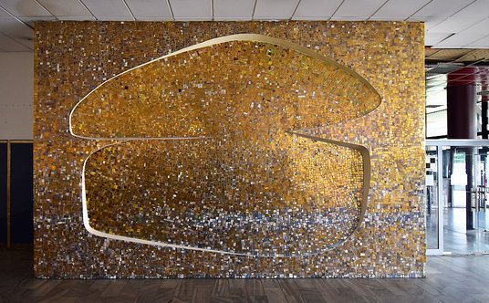 We wnętrzach dawnego hotelu znajdują się unikatowe mozaiki.