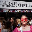 Fanka Taylor Swift przed koncertem w Paryżu