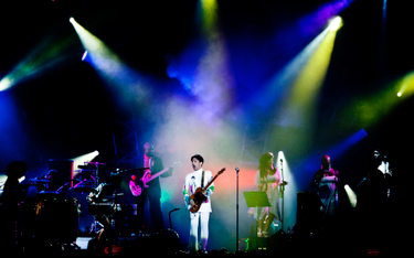 Prince wystepuje na koncercie w Roskilde w Danii