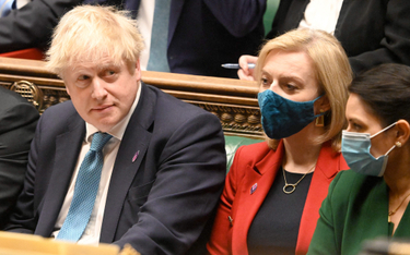 Premier Boris Johnson i szefowa dyplomacji Liz Truss (druga od prawej) kształtują politykę zagranicz