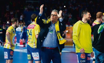 Bertus Servaas świętuje. Jego drużyna VIVE Tauron Kielce ma Puchar Polski. Po raz siódmy. Fot. Andrz