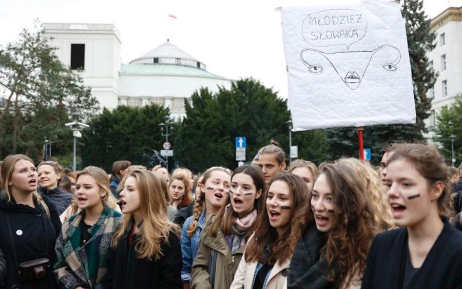 Sejm zajął się dziś dwoma projektami ustaw dotyczących aborcji